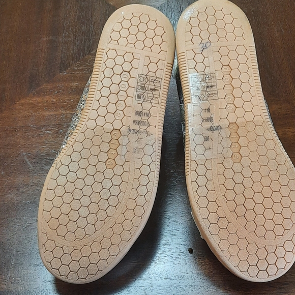 Dolce Vita Neo Plush sneakers - Picture 6 of 6